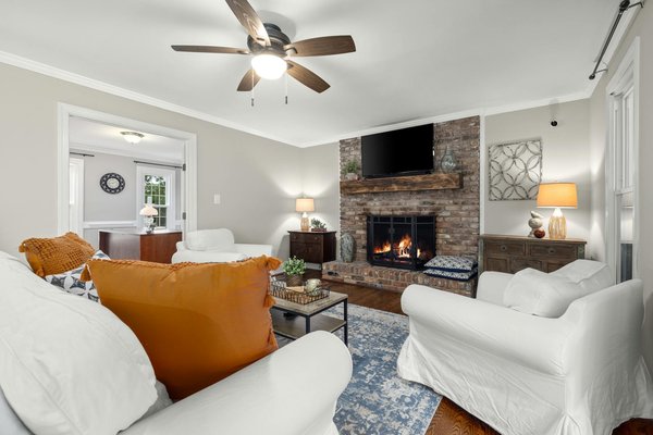 Comparatif : Faut-il Opter pour une Agence Immobilière en Ligne ou Traditionnelle ?